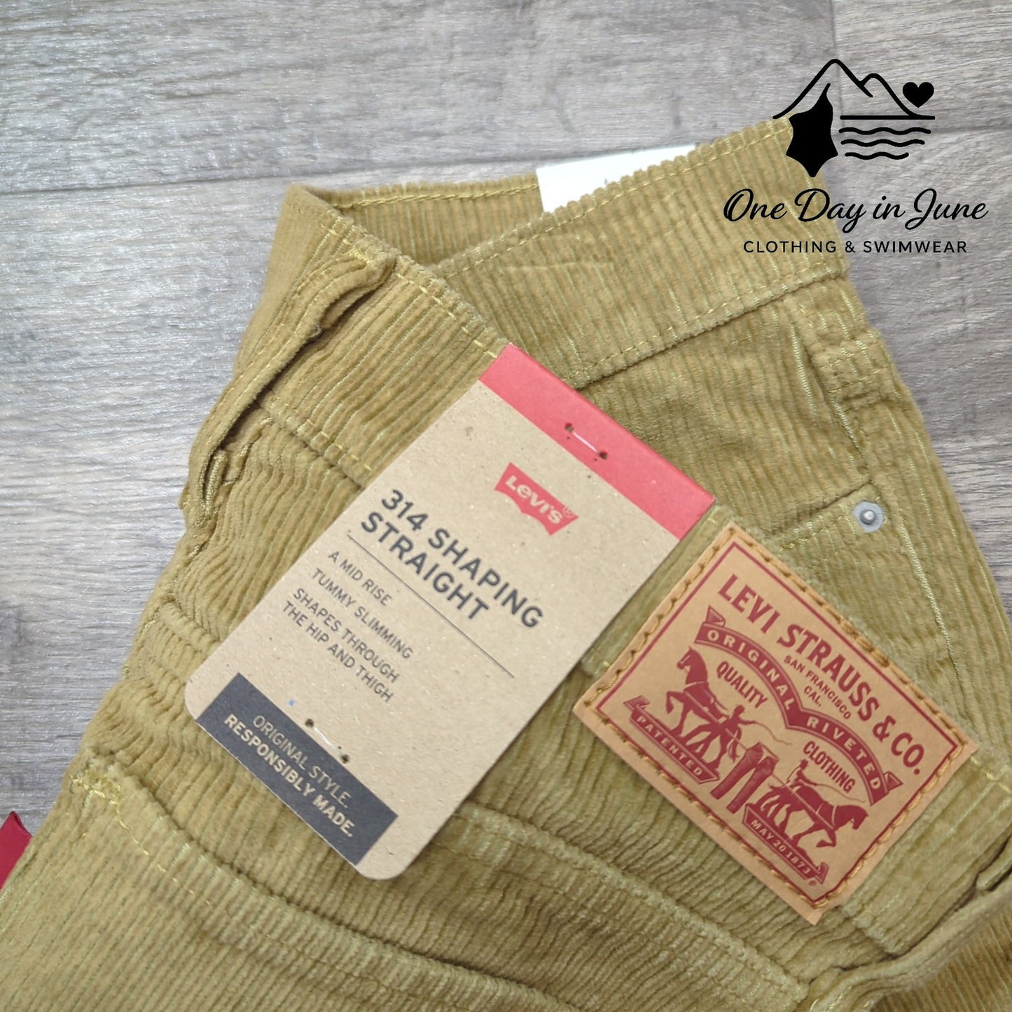 Levi's 314 Shaping Straight Corduroy Pants Size 29X30