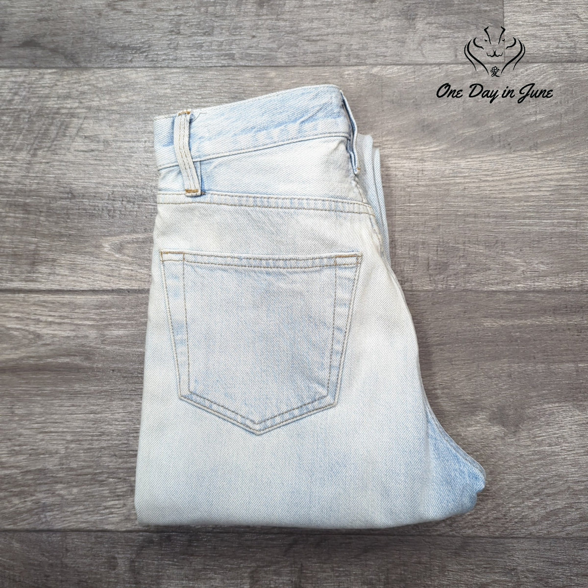 Frame Le Original High Rise Straight Light Wash Distressed Button Fly Size 24