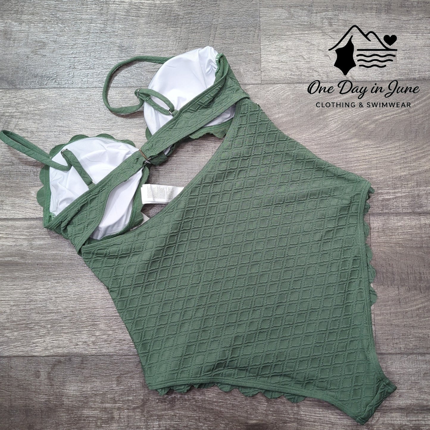 Cupshe Scallop Edge Textured Cut Out One Piece Swimsuit Size L