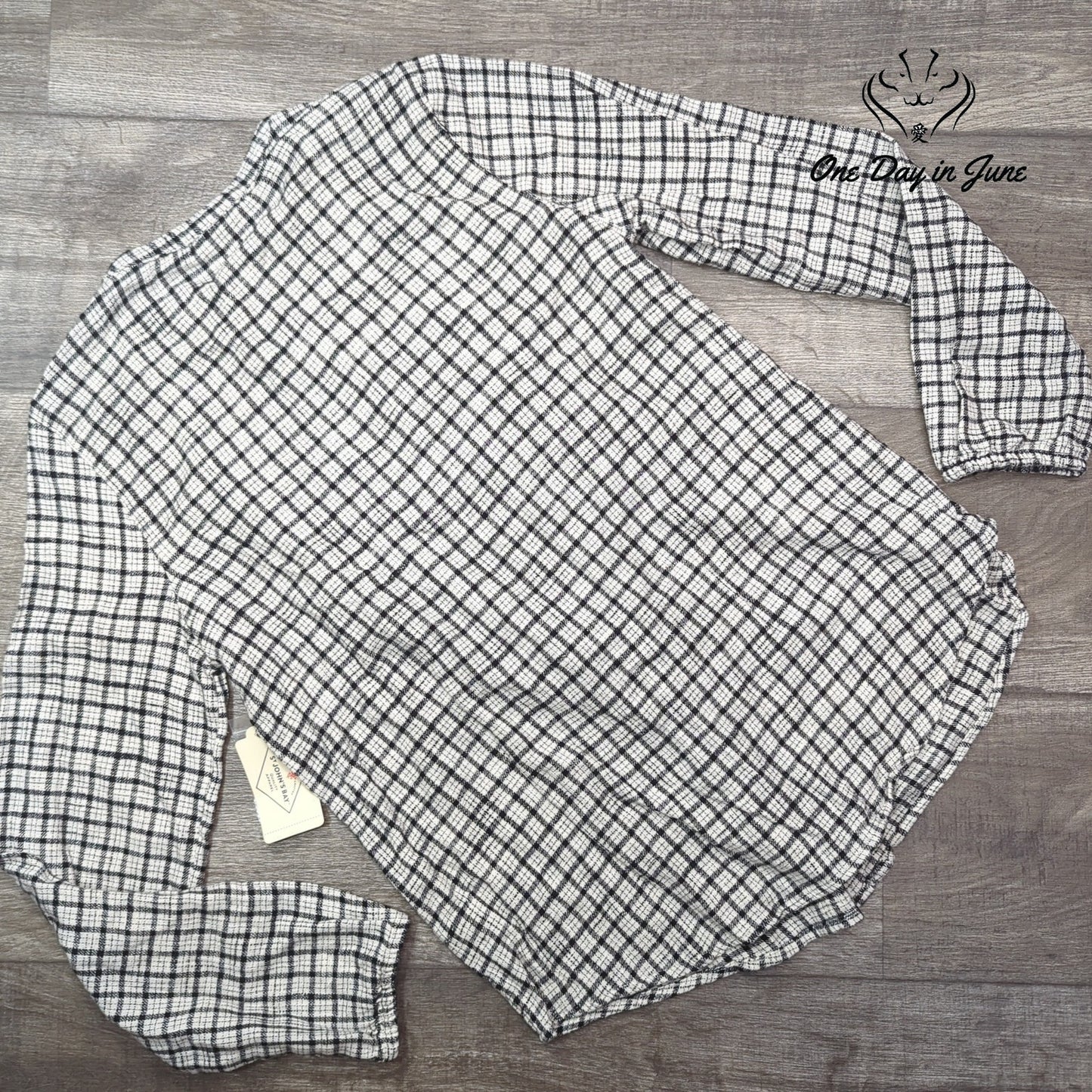 St. John's Bay Button Front Long Sleeve Top Size S