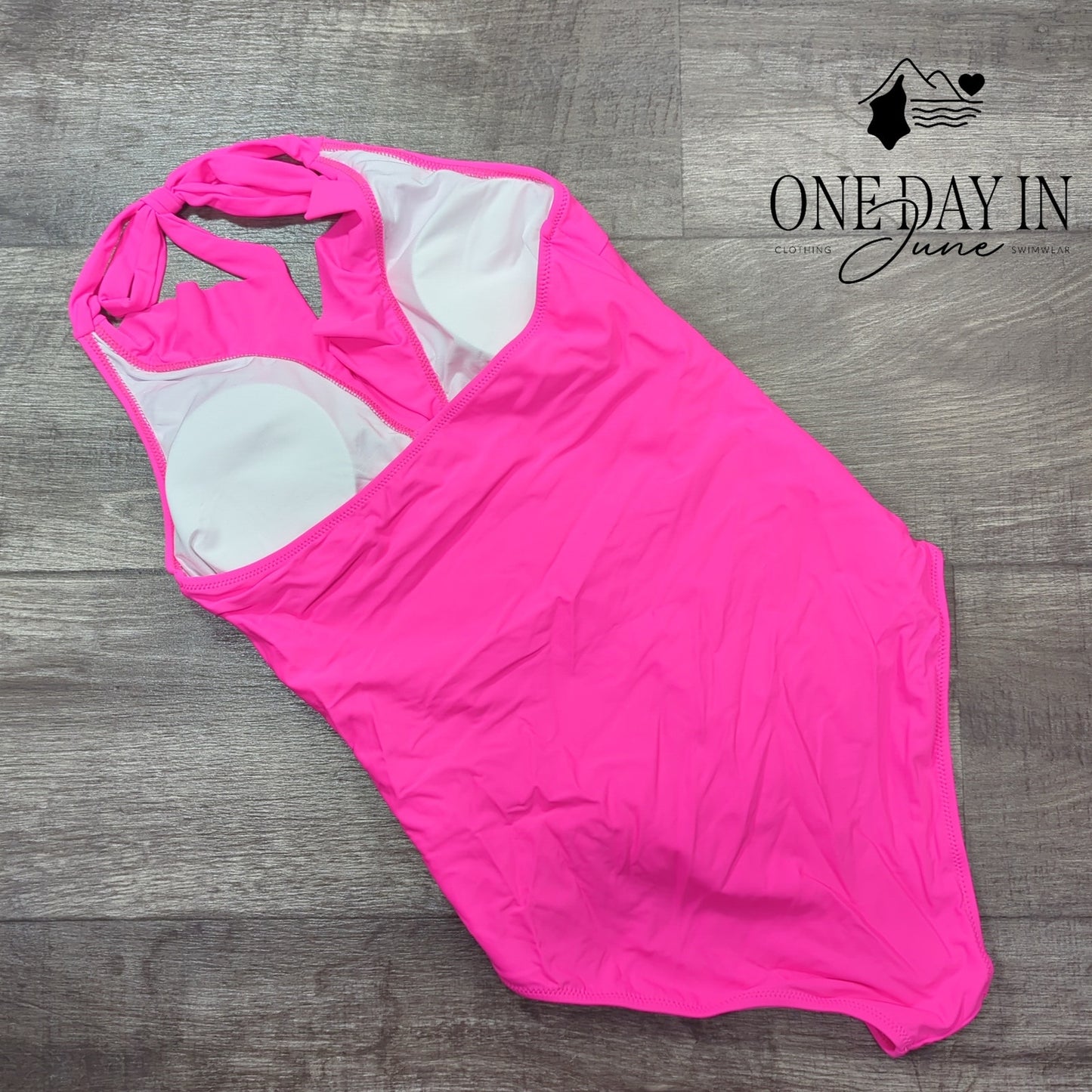 CharmLeaks Halter Ruffle One Piece Swimsuit Size M