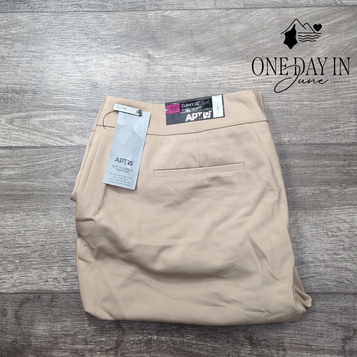 Apt. 9 Curvy Fit Straight Leg Capri Pants Beige Khaki NWT Size 16P
