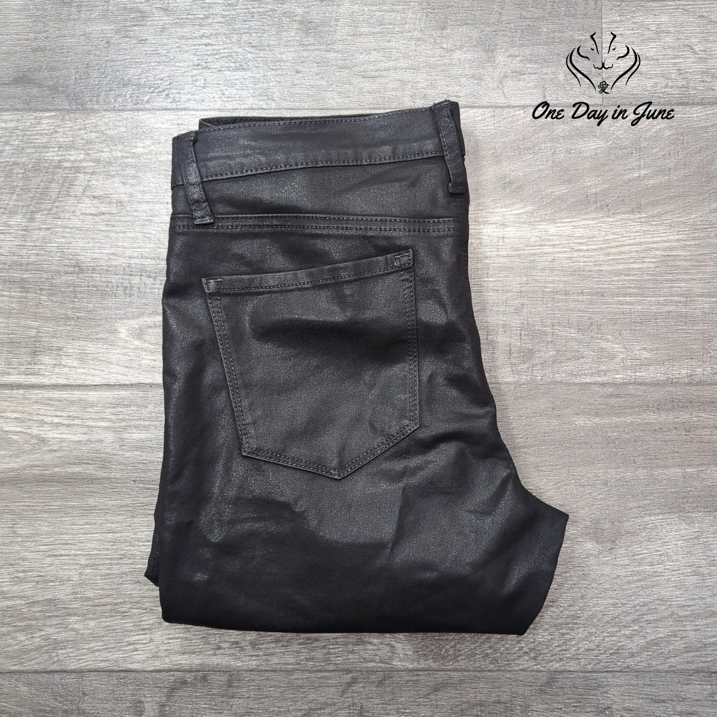 DKNY Jeans Ave B Ultra Skinny Coated Denim Jeans Size 6