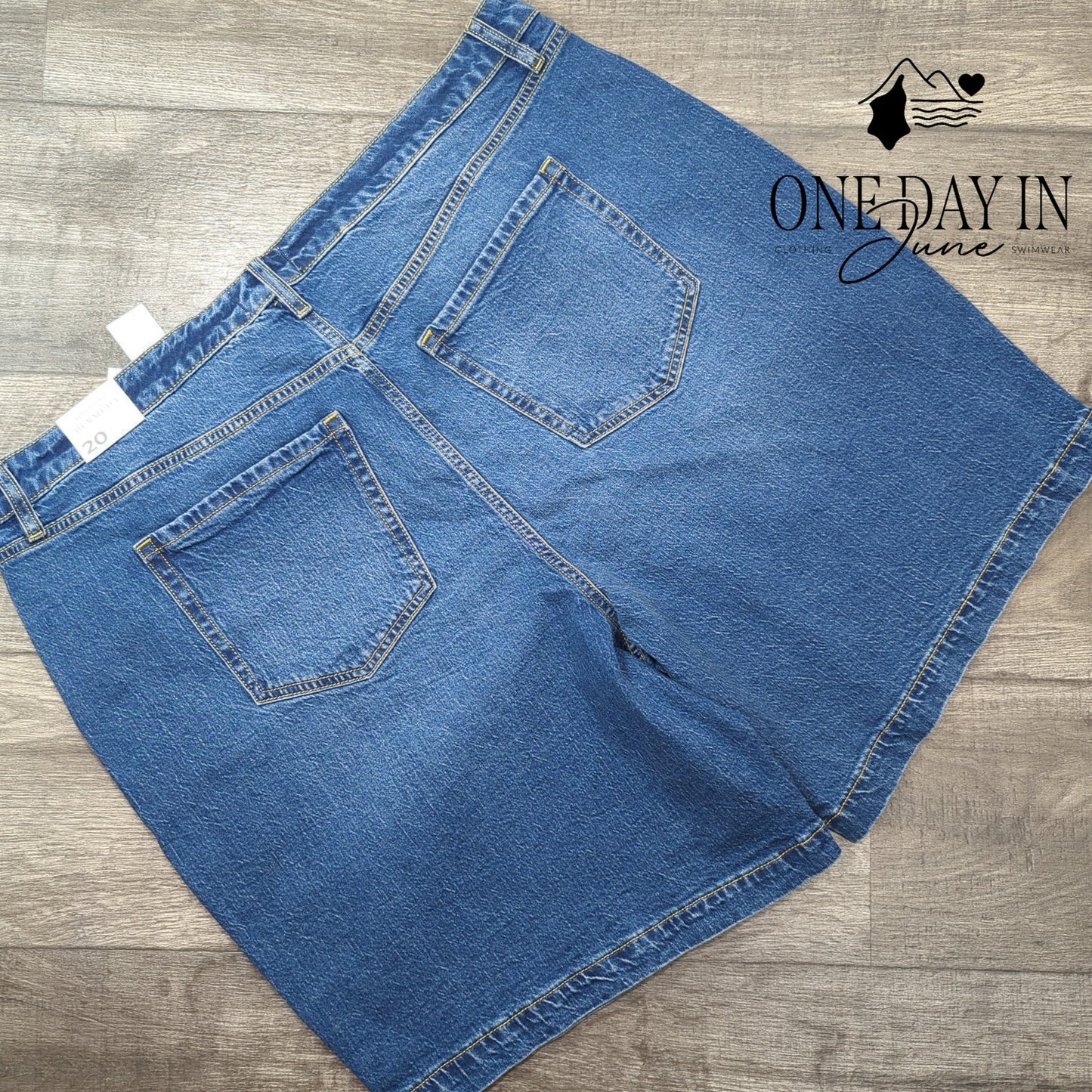 Lane Bryant Mid Rise Boyfriend Bermuda Denim Shorts Size 20
