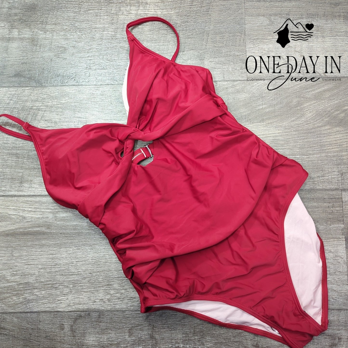 Cupshe Twist Front Keyhole One Piece Swimsuit Size L