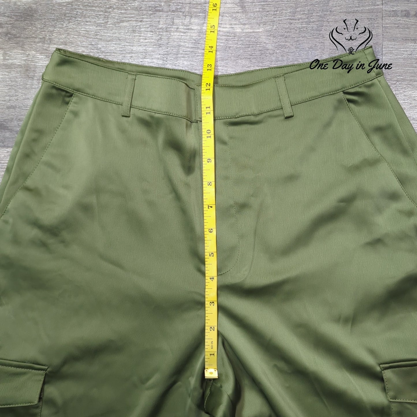 Nicole Miller Ruched Leg Cargo Style Pants Size 8