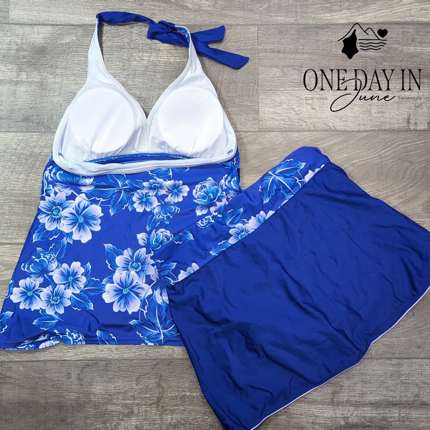 CharmLeaks Halter Skirted Tankini Swimsuit Size M