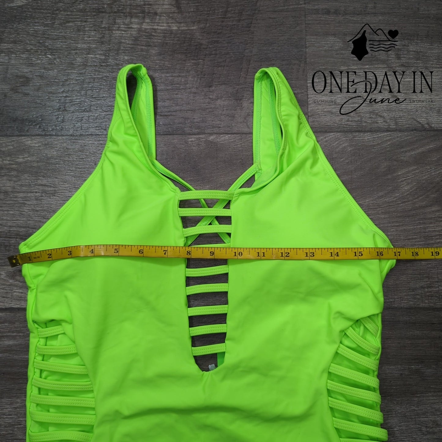 Aqua Eve Cut Out One Piece Swimsuit Size XL