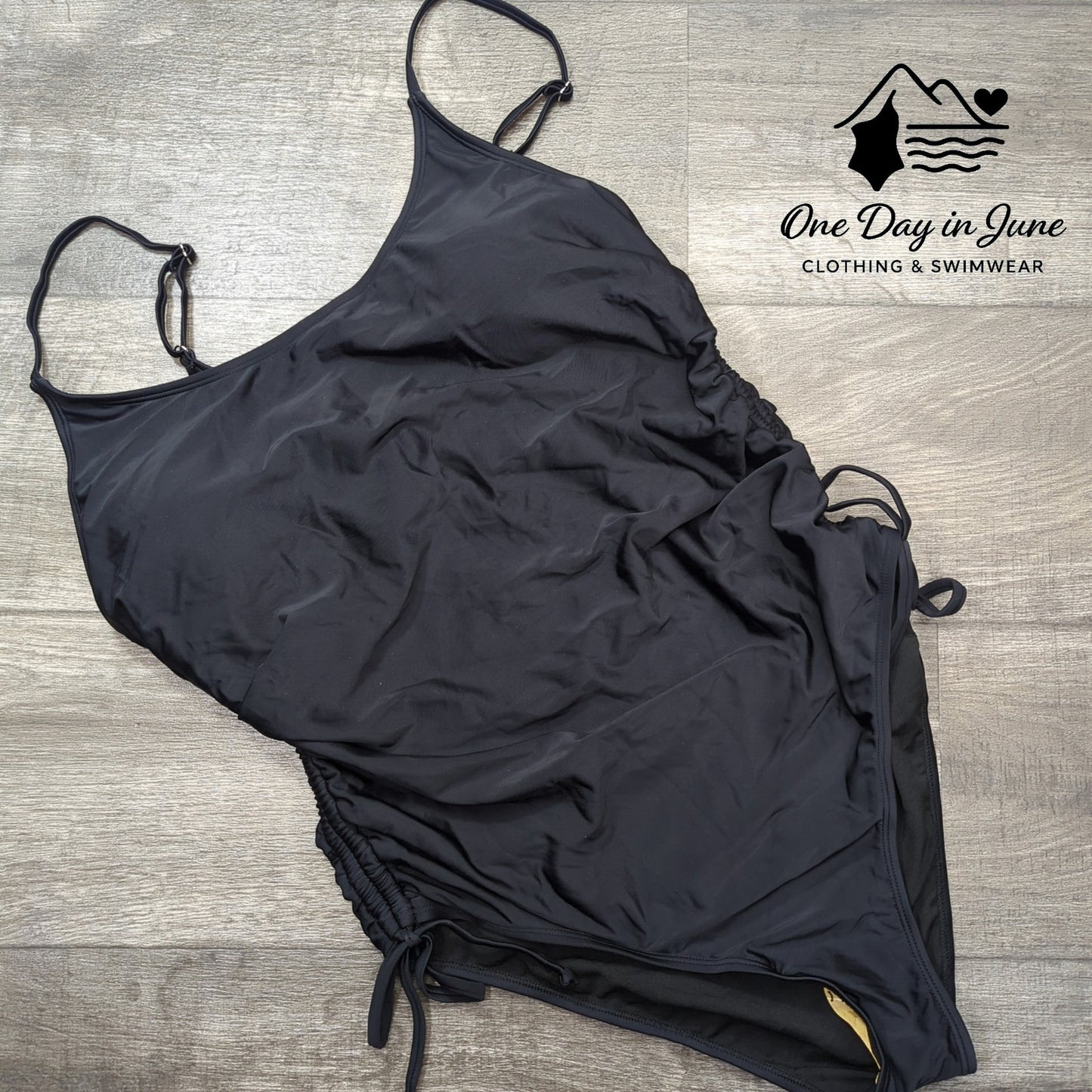 Charmleaks Plus Size Ruched Side One Piece Swimsuit Size 2X