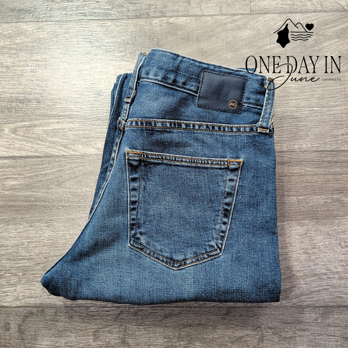 AG Adriano Goldschmied Straight Leg Crop Jeans Blue Denim NWT Size 4 (27)