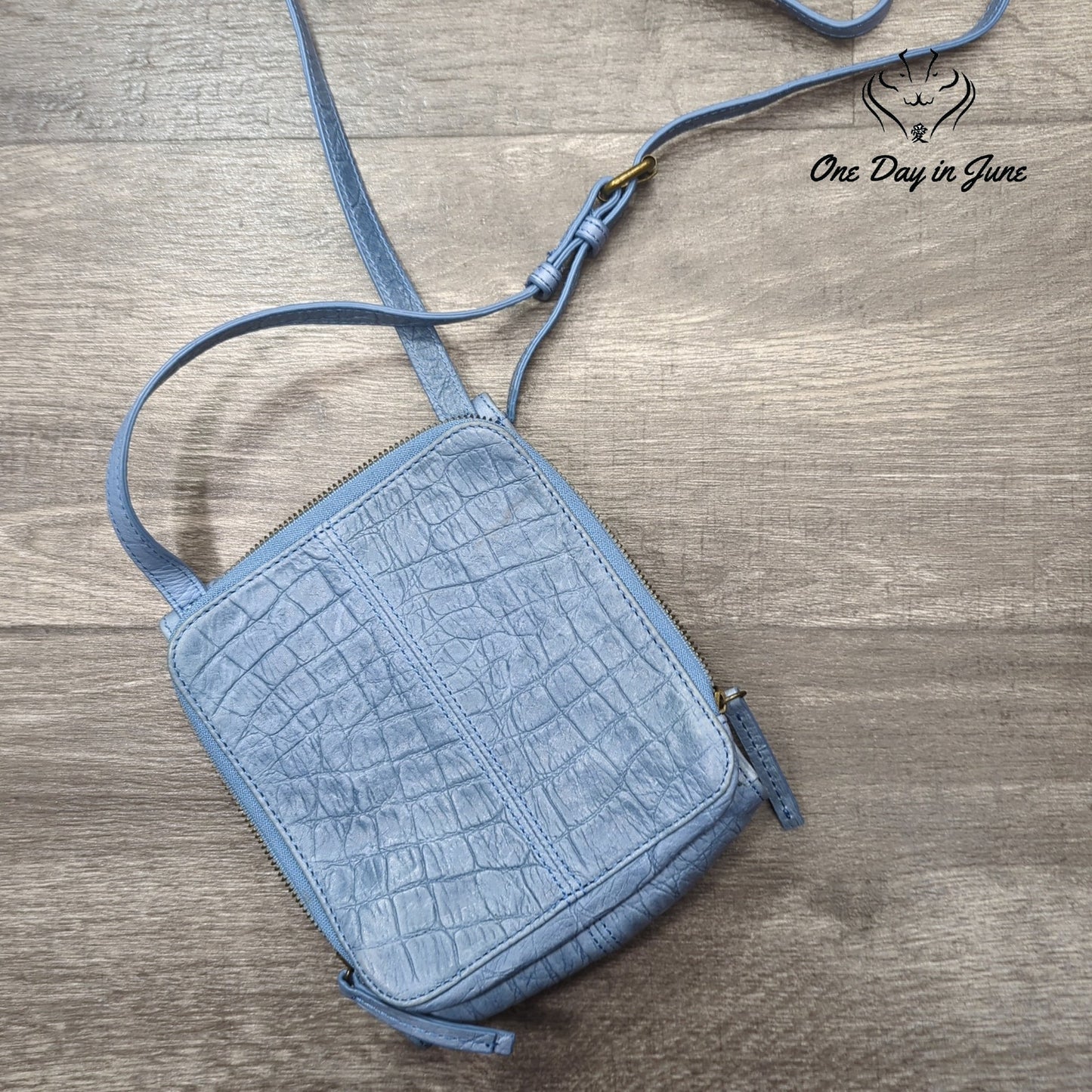 American Leather Blue Faux Allegator Shoulder Bag Size NA