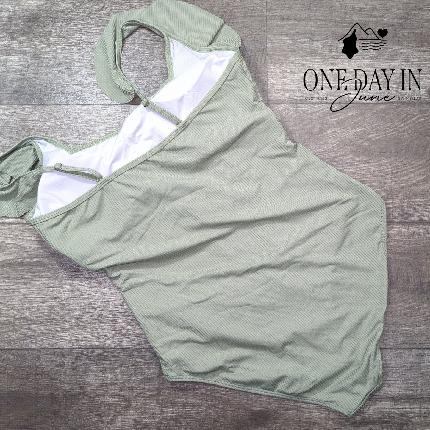 Charmo Ribbed Ruffle Shoulder Keyhole One Piece Swimsuit Size 2XL