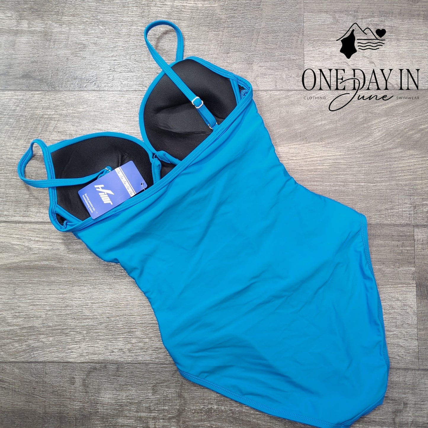 Hilor Molded Cup Twist Front One Piece Swimsuit Size 8