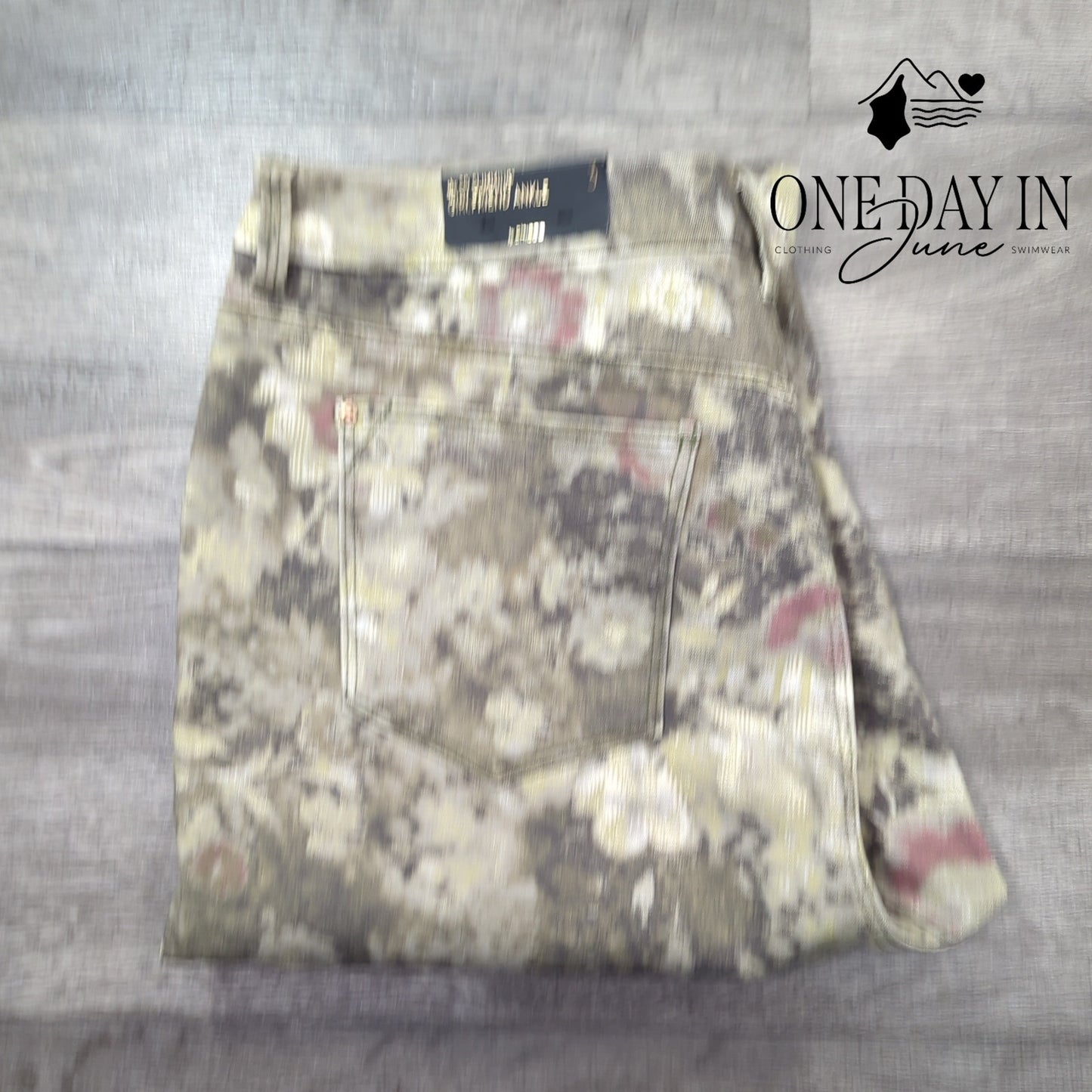 Chico's So Slimming Girlfriend Ankle Jeans Size Chico's 3 (16)