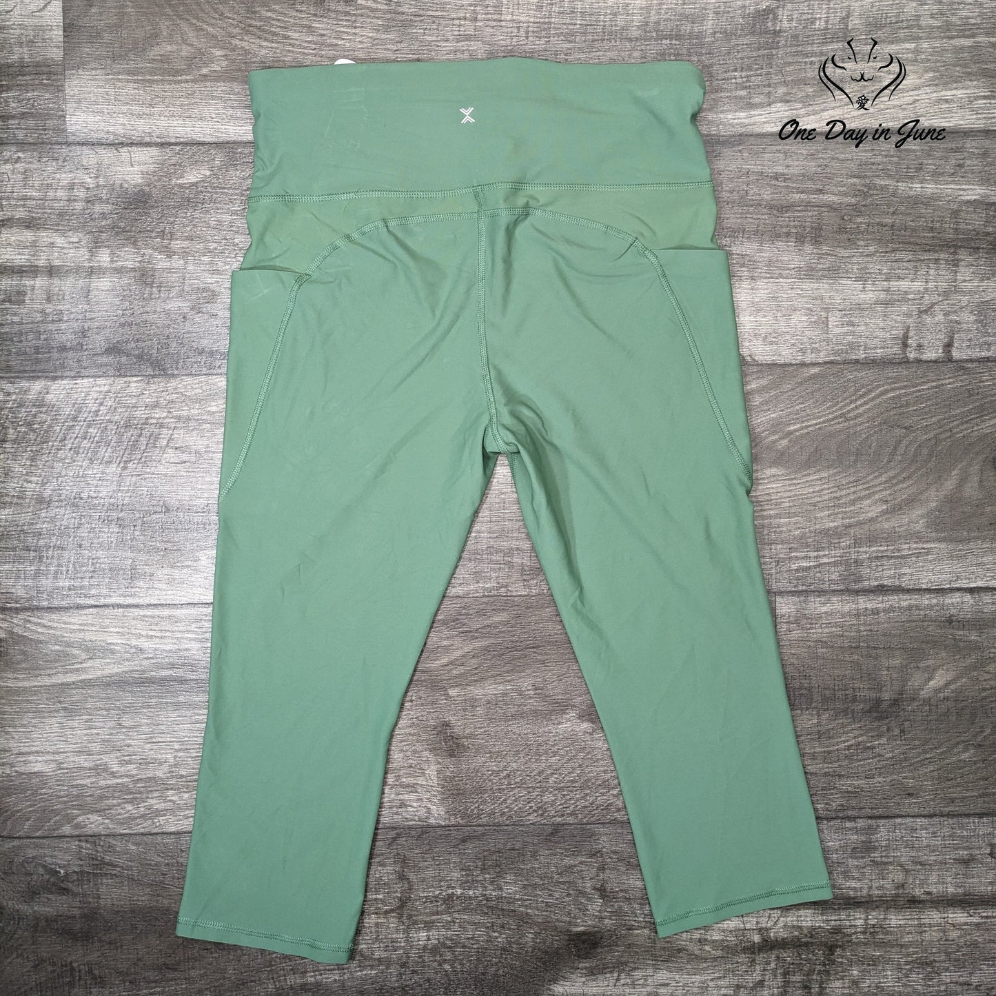 Xersion High Rise Capri Legging Size XL