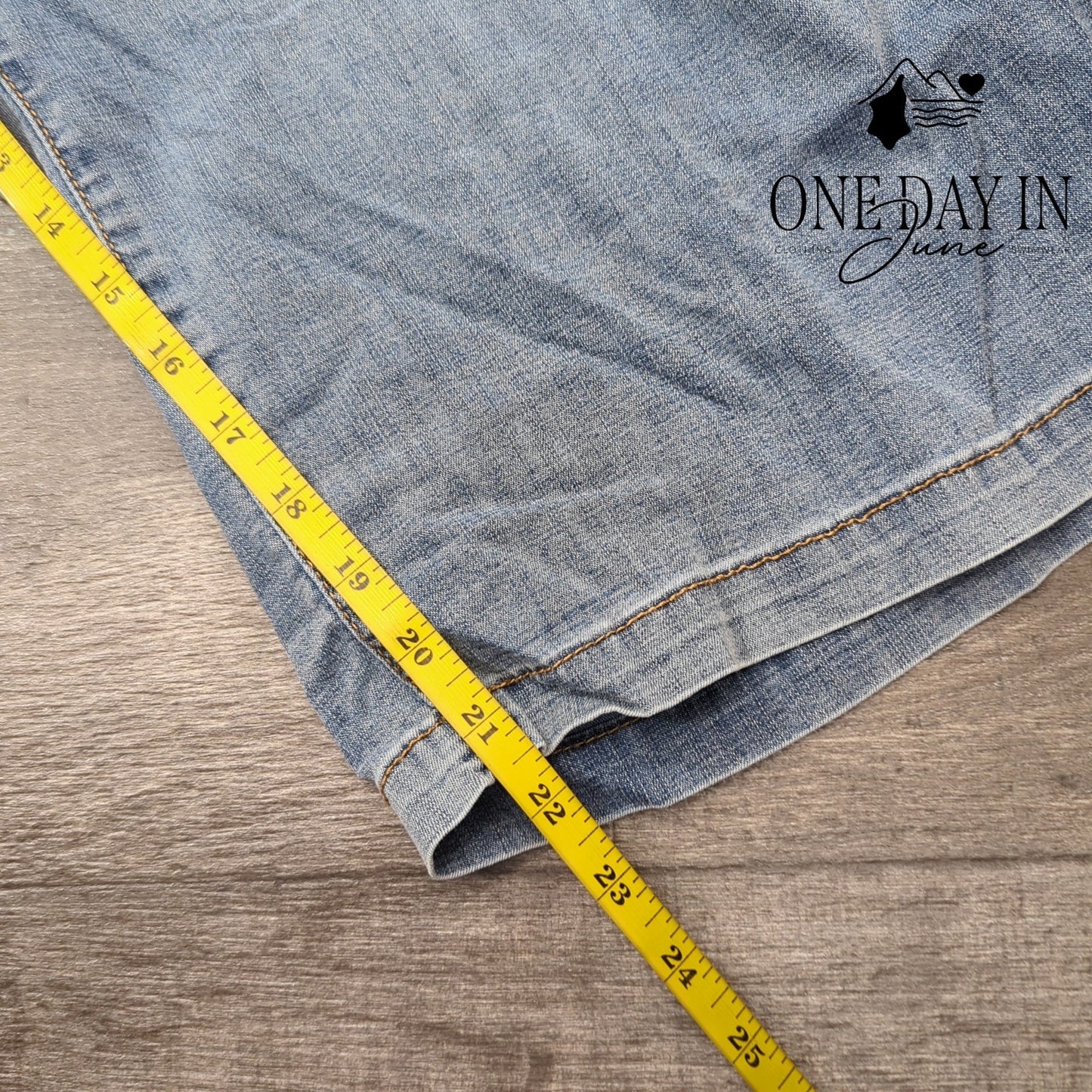Lane Bryant Plus Size Mid Rise Wide Leg Pull On Drawstring Crop Jeans Size 26