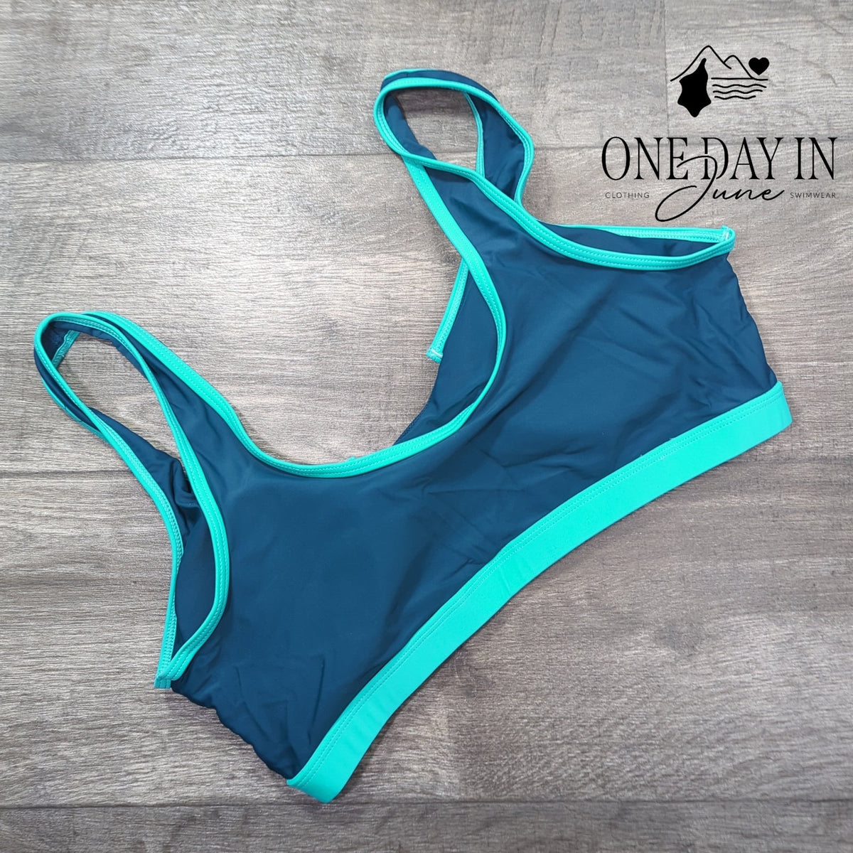 CharmLeaks Keyhole Crop Bikini Top Navy Blue Turquoise Colorblock Size XXL