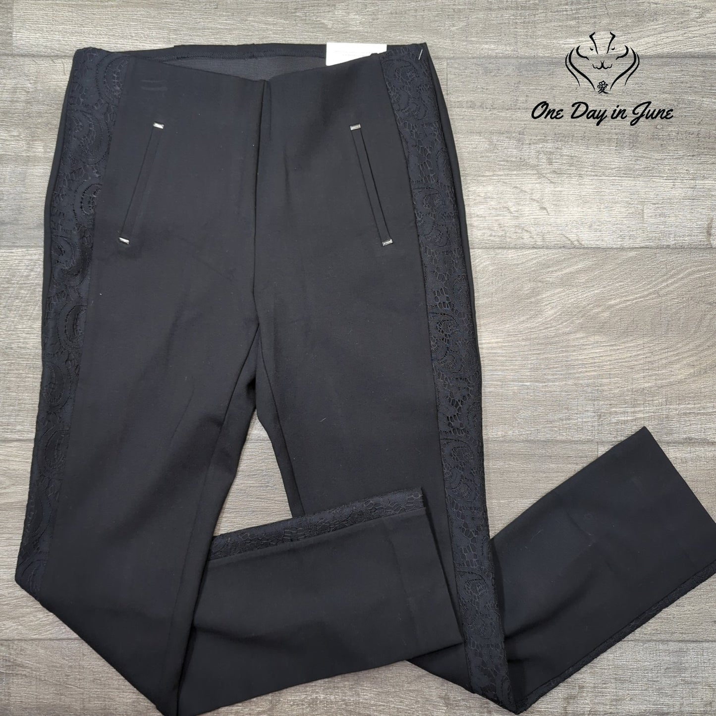 Chico's So Slimming Juliet Slim Leg Pants Size 4 (Chico's 0)