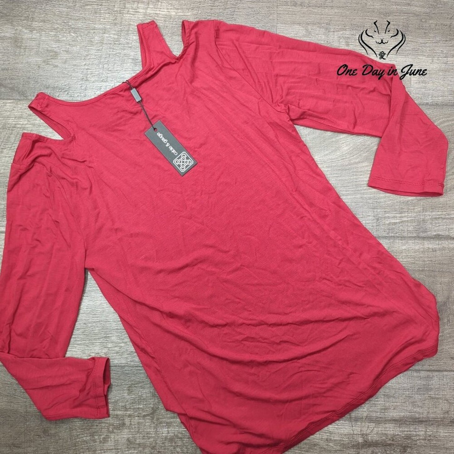 Cable & Gauge Cold Shoulder Long Sleeve Top Size M