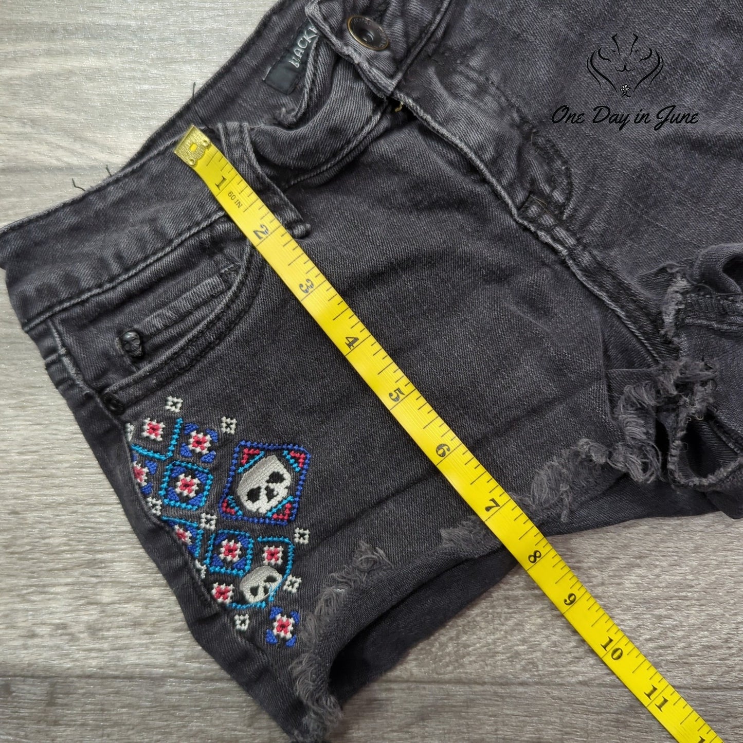 Black Heart Juniors Embroidered Low Rise Shorts Size 1