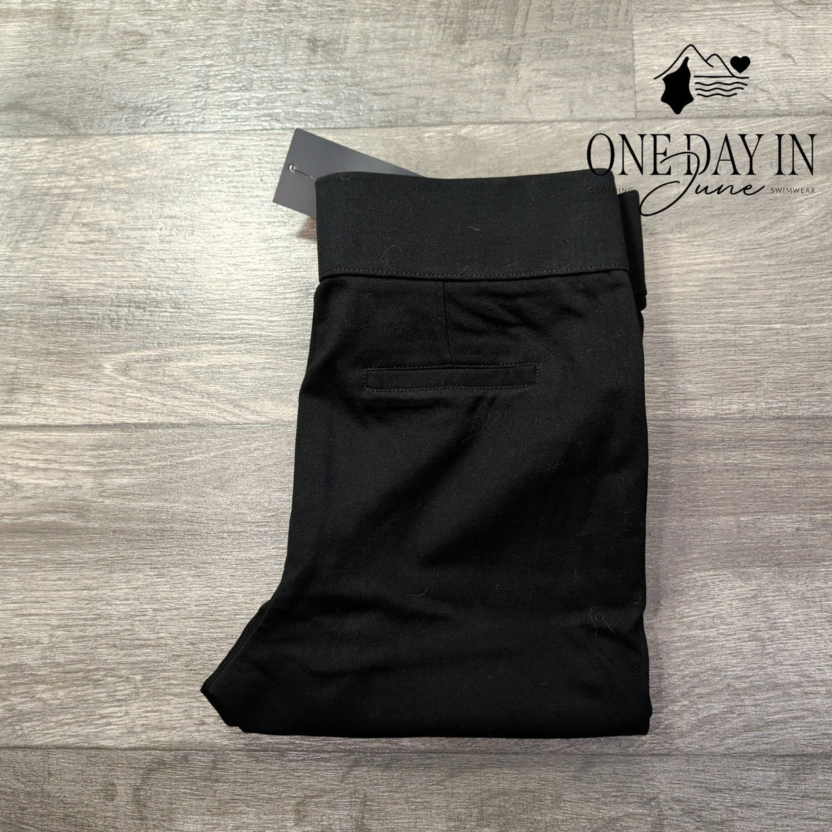 Jones New York Signature Pull On Straight Leg Pants Black NWT Size M