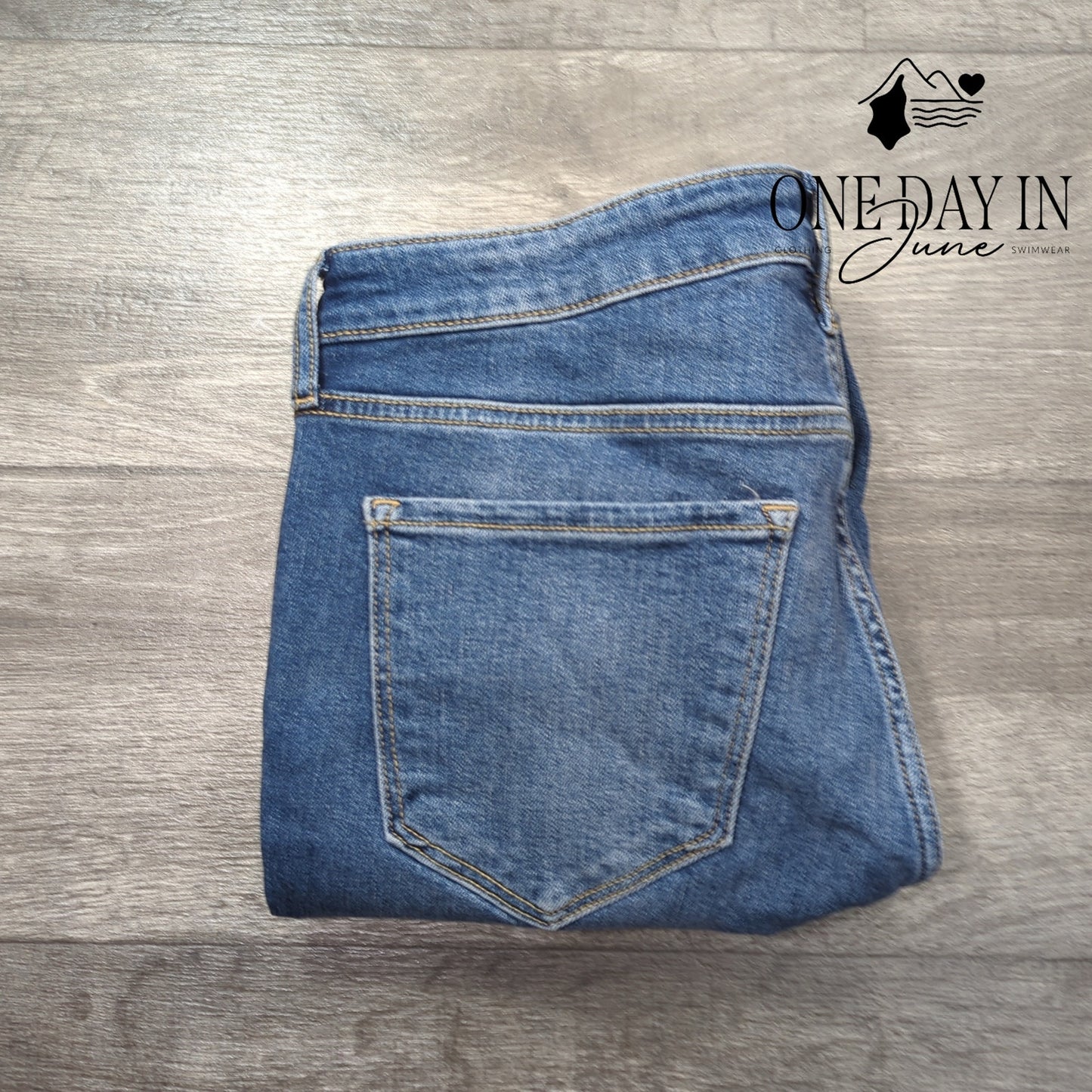 Old Navy High Rise Capri Jeans Size 14