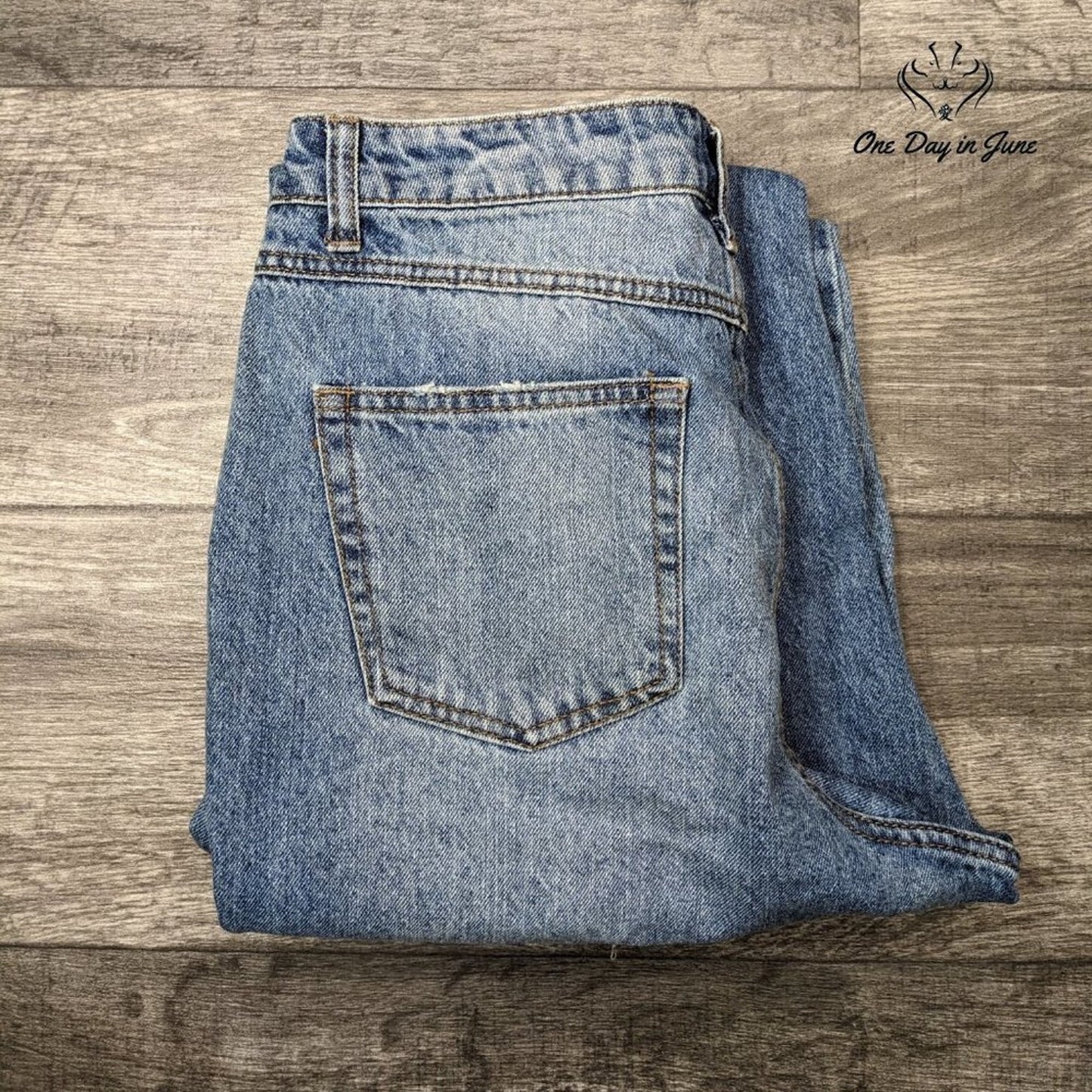 Arizona Jean Co. Juniors Highest Rise Mom Jeans Size 13