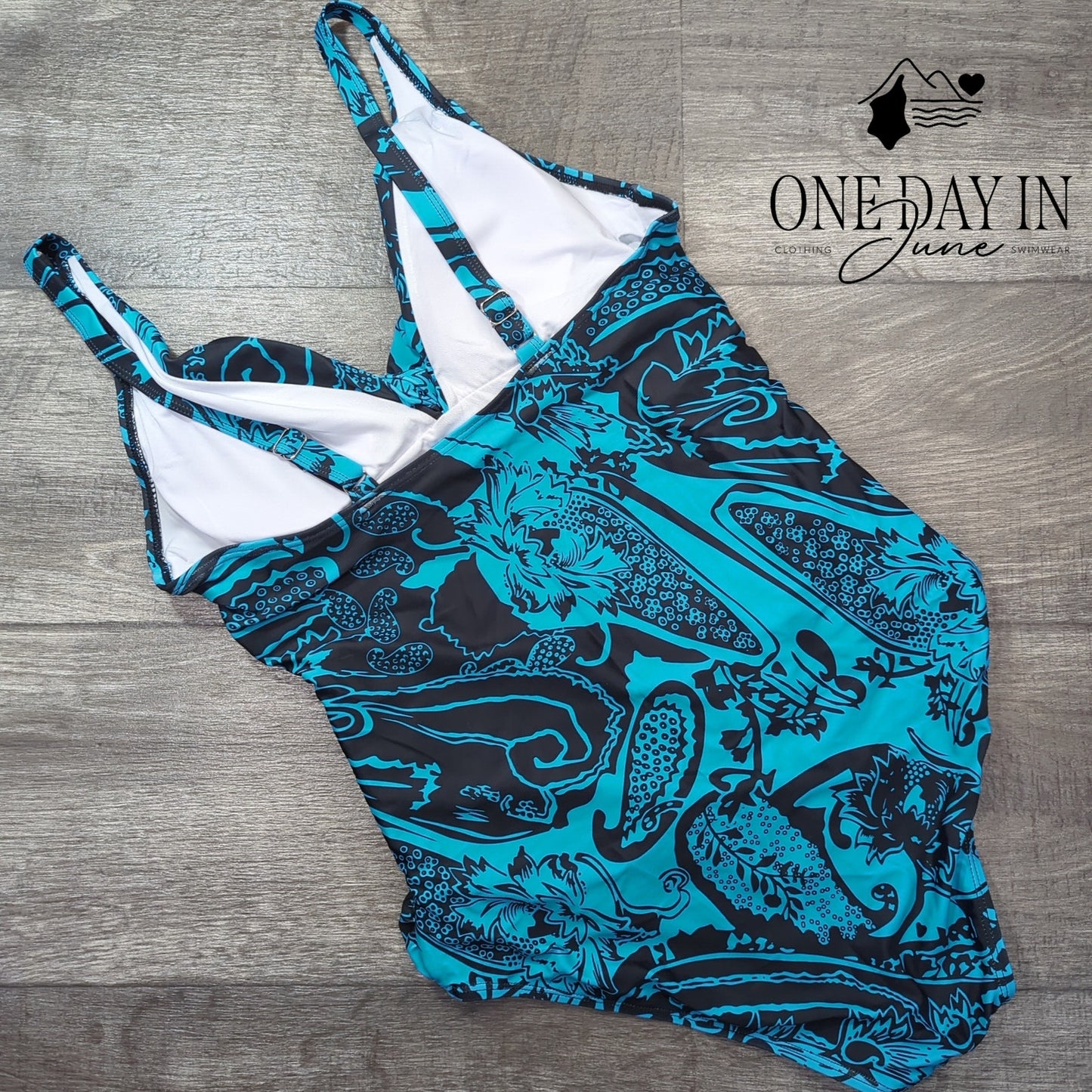Smismivo Twist Front One Piece Swimsuit Size L