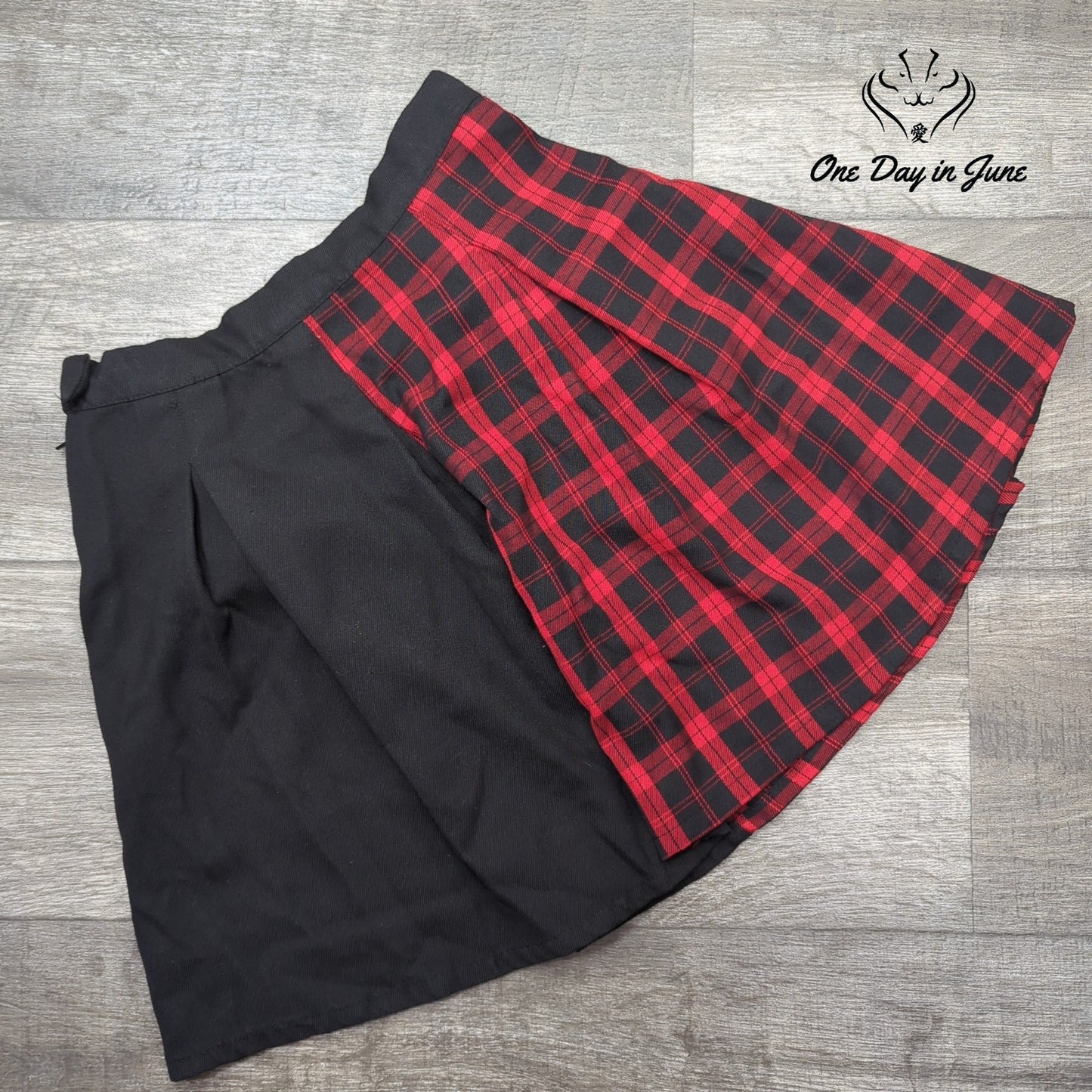 Hot Topic Mini Skirt Size S