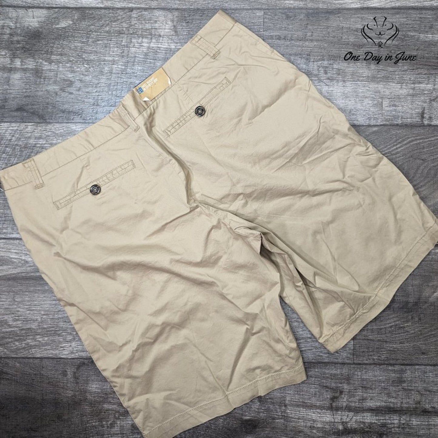 Merona Mid Waist Curvy Fit Chino Shorts Size 18