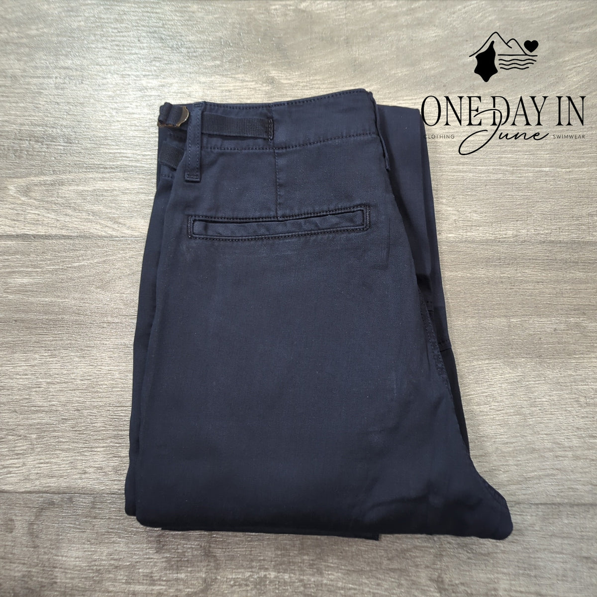 AG Adriano Goldschmied The Ira Utilitarian Straight Cargo Pants Navy NWT Size 4