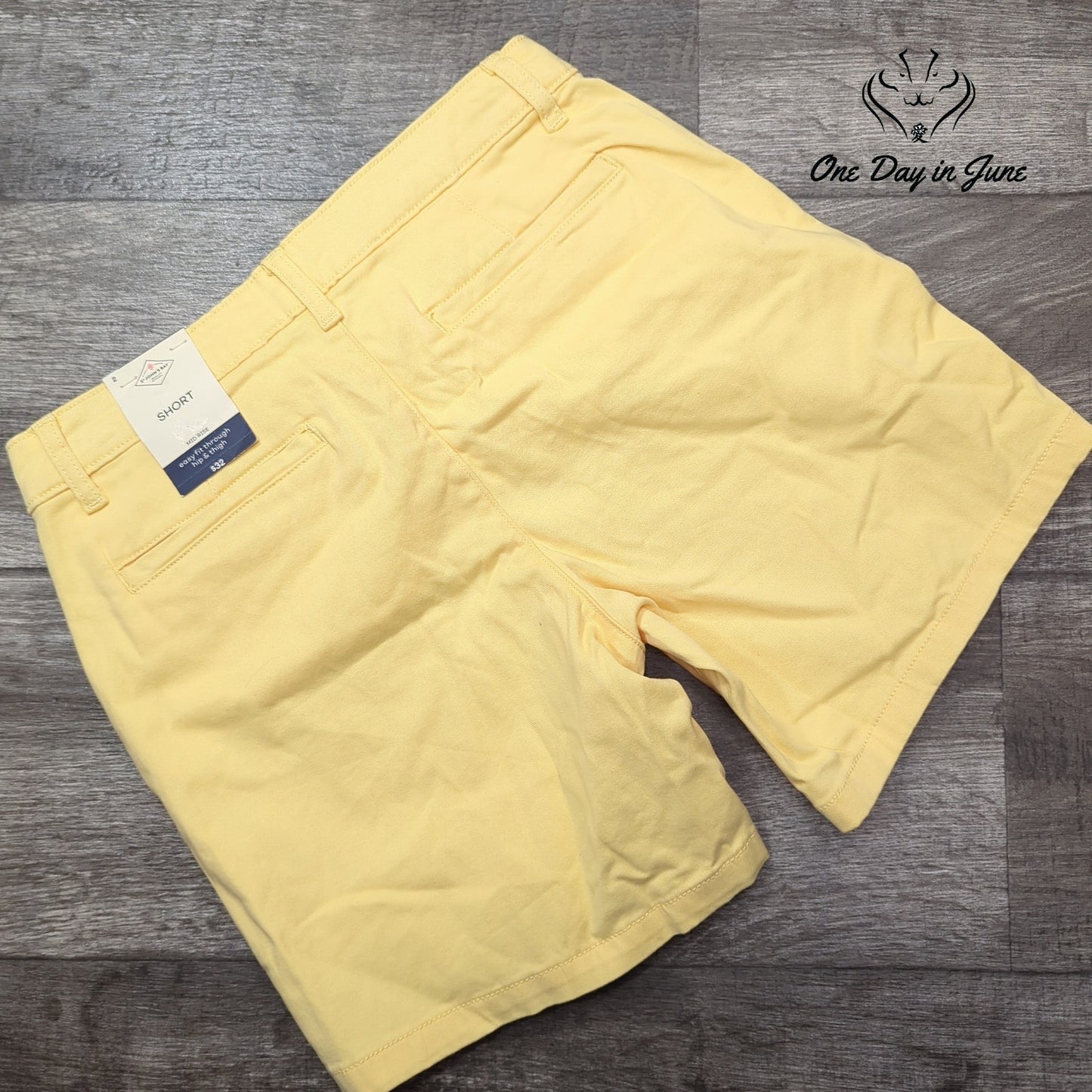 St. John's Bay 7" Mid Rise Shorts Size 2