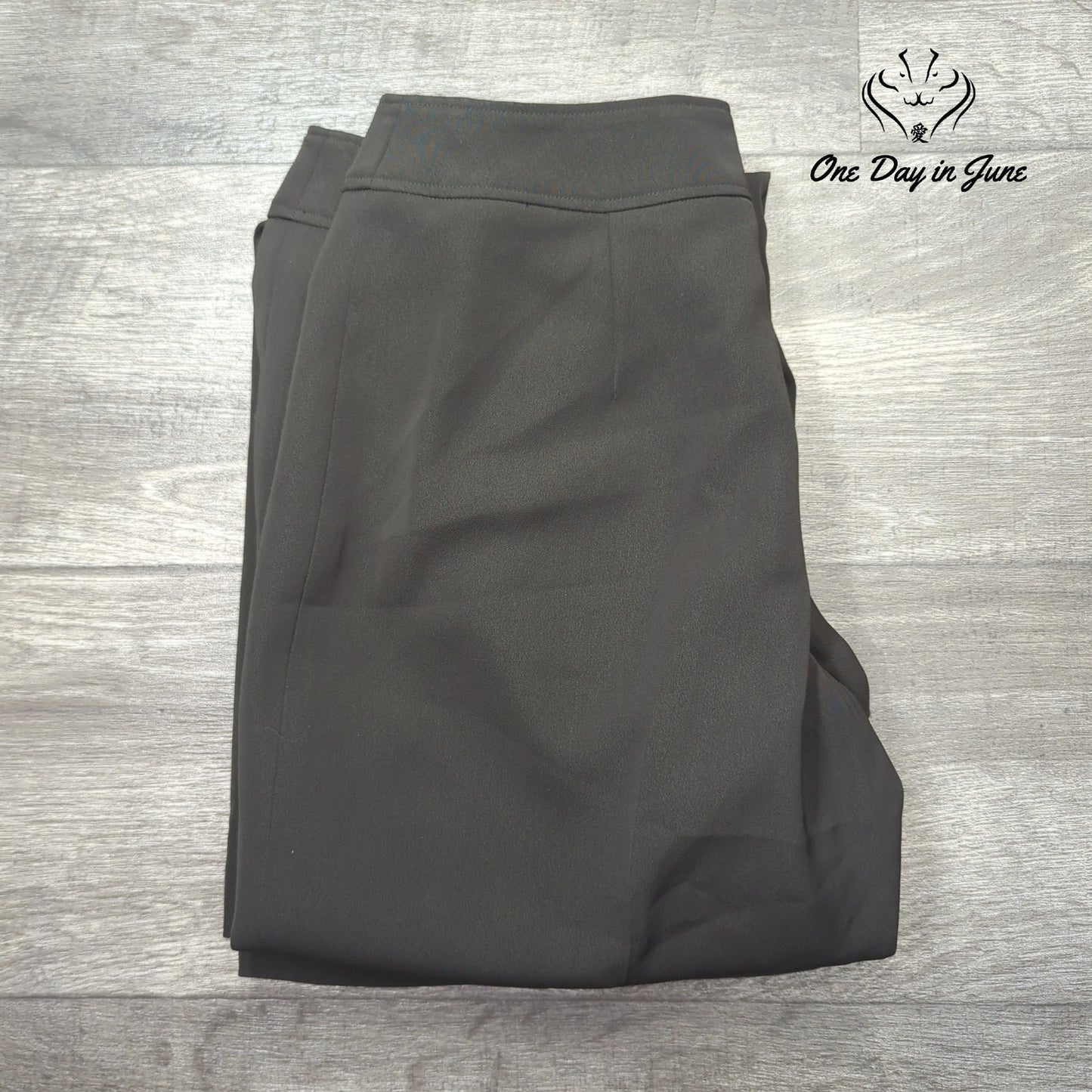 600 West Straight Leg Dress Pants Size 8
