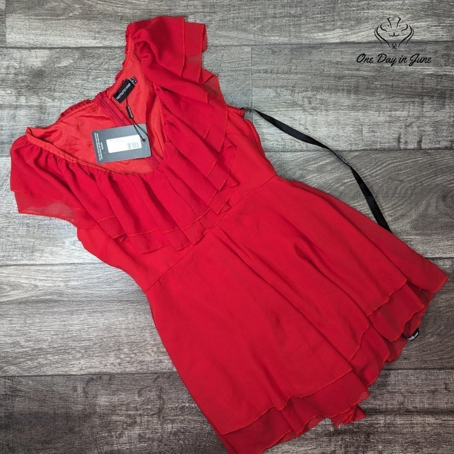 Prettylittlethings Sleeveless Plunge Mini Dress Size 6