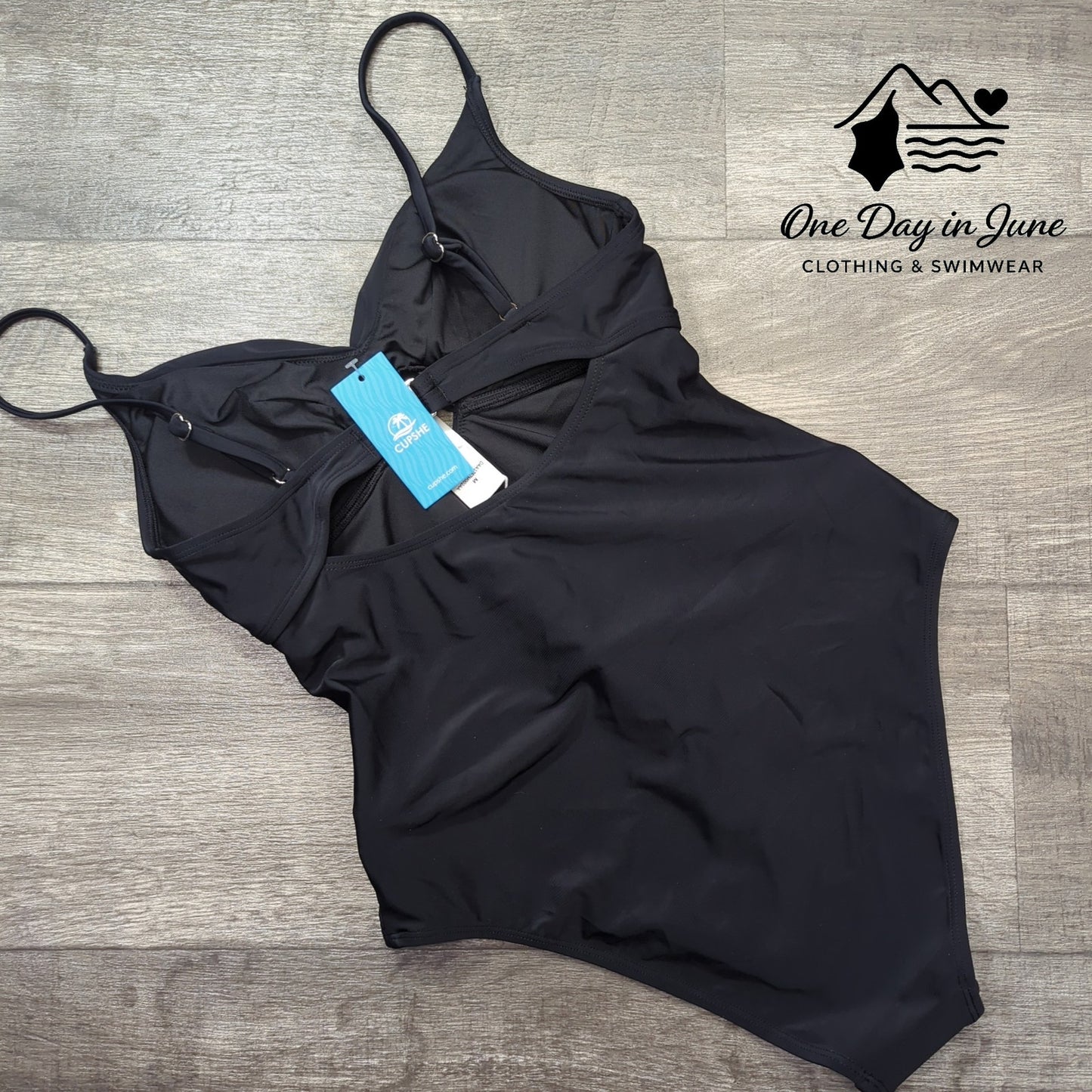 Cupshe Cross Front Keyhole One Piece Swimsuit Size M