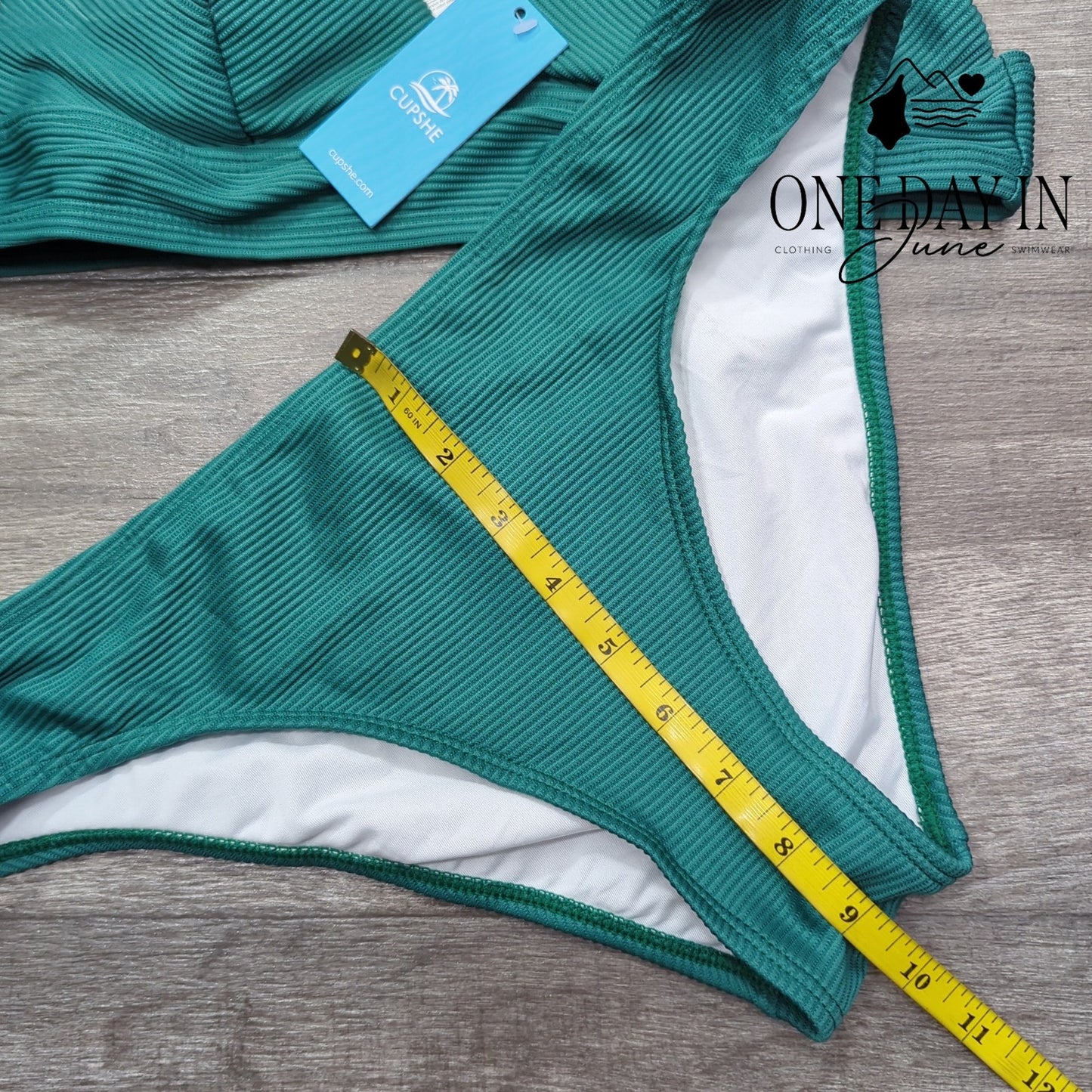 Cupshe V Neck Ribbed One Piece Swimsuit Size M