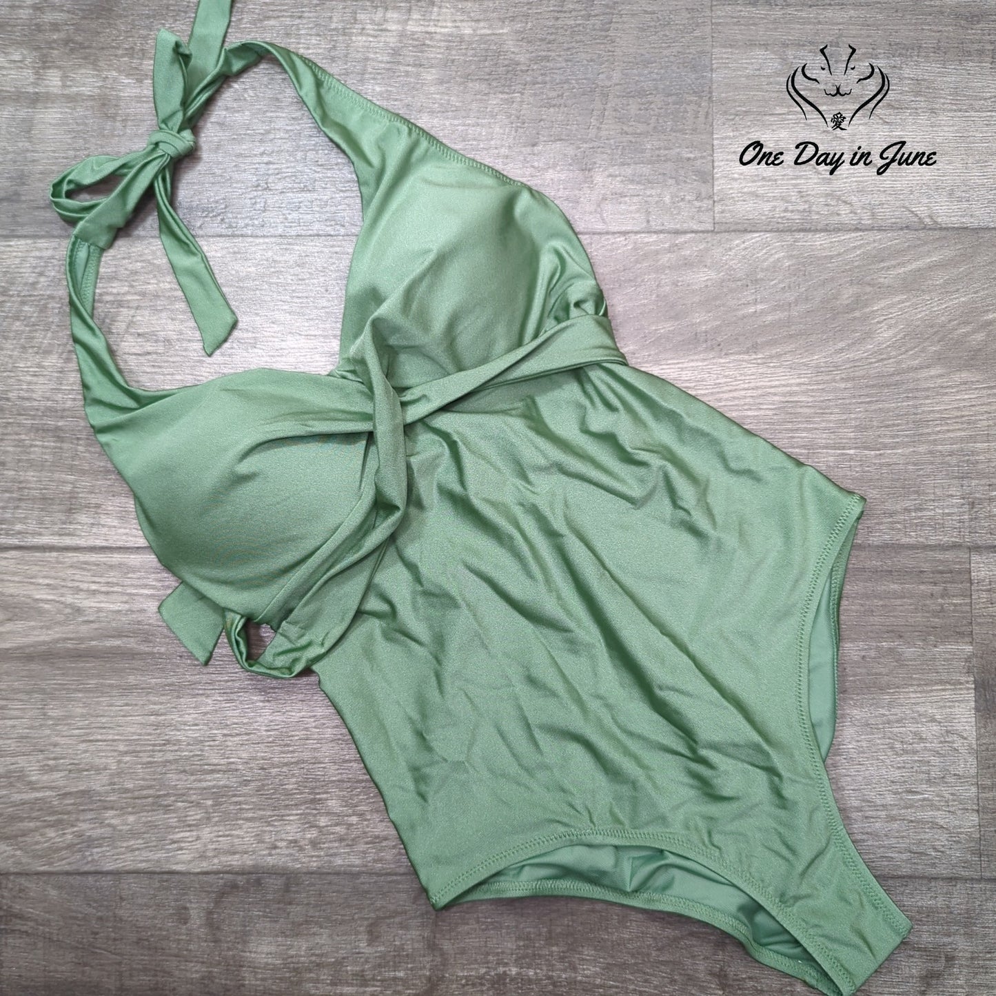 Cupshe Cross Front Halter One Piece Swimsuit Size M