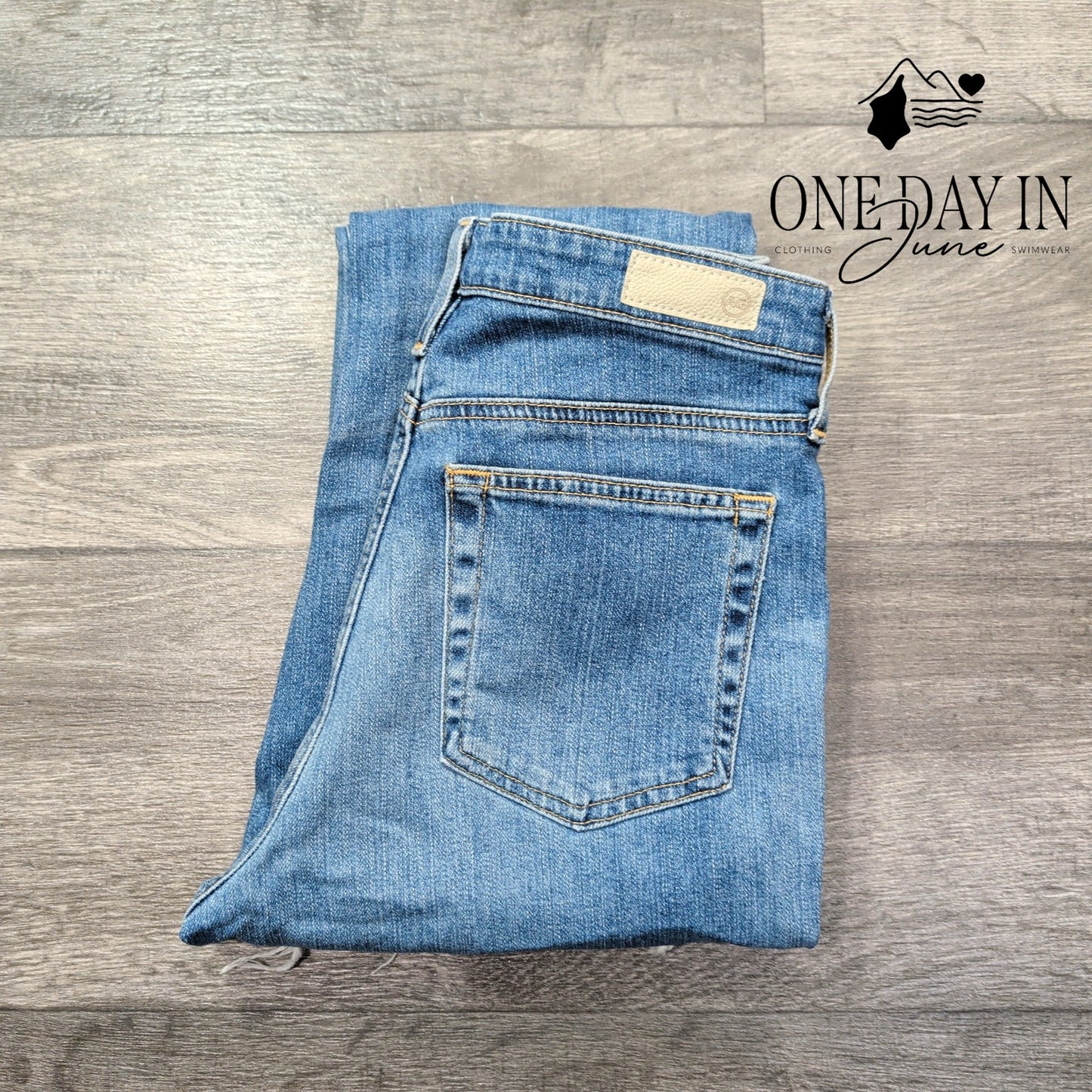AG Adriano Goldschmied Isabelle High Rise Straight Crop Distressed NWT Size 4