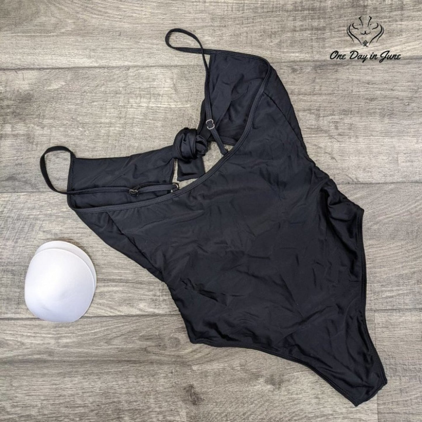 Qearal Tie Knot Front One Piece Swimsuit Size M