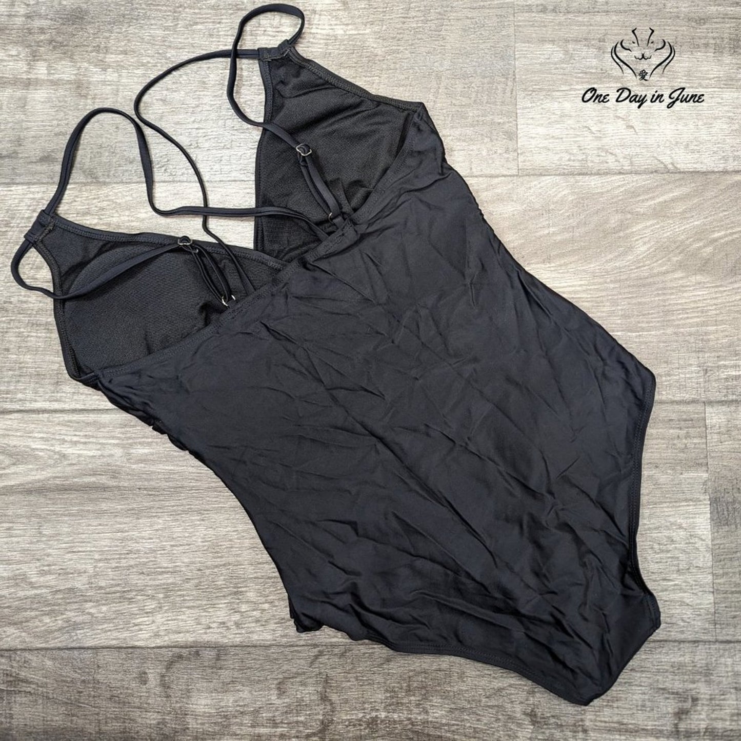 Seamaid V Neck Cross Back One Piece Swimsuit Size M