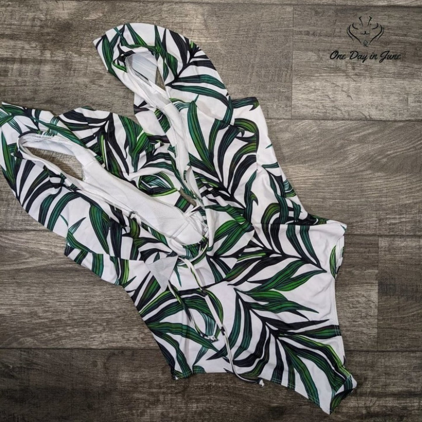 Sporlike Women's V-Neck Ruffle Padded One Piece Swimsuit Size L