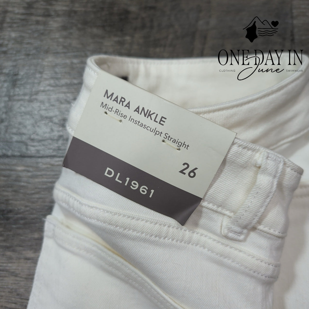 DL1961 Mara Ankle Jeans Oakley White Mid Rise Instasculpt Straight NWT Size 2