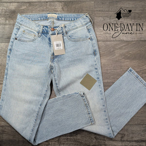 Oliver Logan Petite Chester Low Rise Straight Jeans Size 2P (26P)
