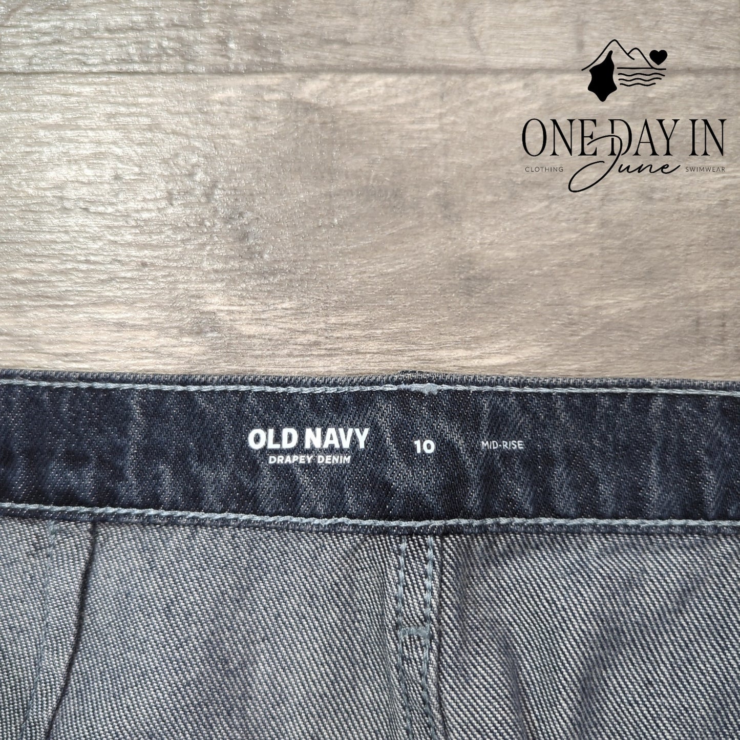 Old Navy Drapey Denim Mid Rise Skirt Size 10