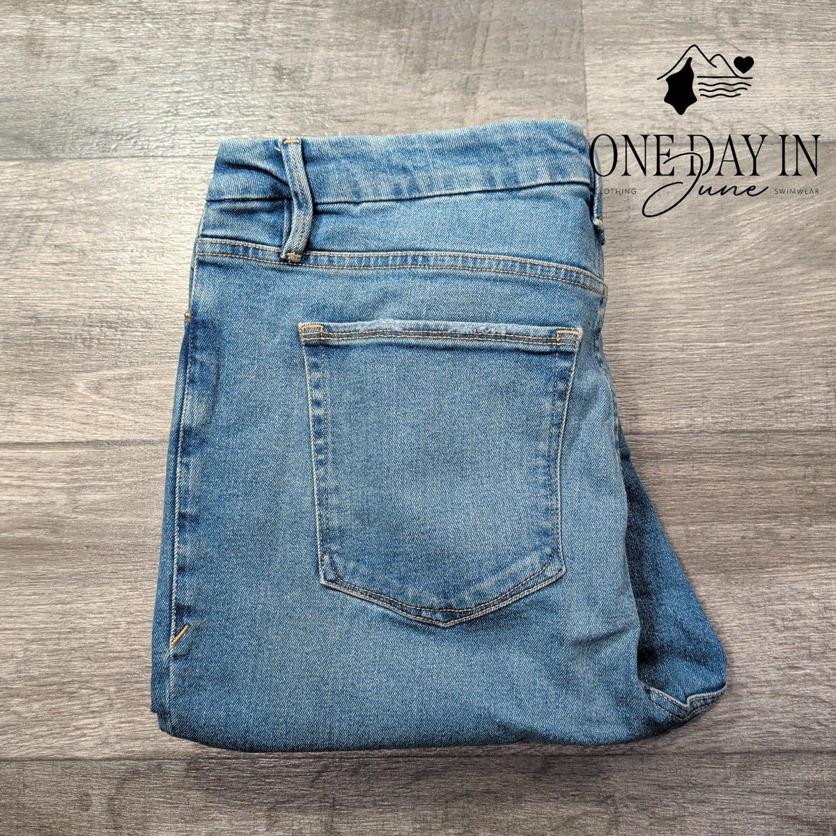 Good American Good Vintage Straight Leg Jeans Blue NWT Size 16