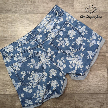 New York & Company Floral Print Denim Shorts Size 4