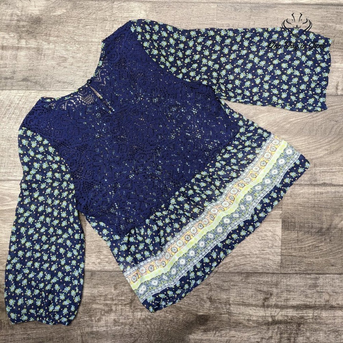 Love Fire Long Sleeve Lace Back Top Size S