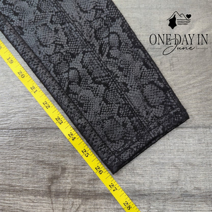 Anna & Ava Snake Print Ankle Legging Size M