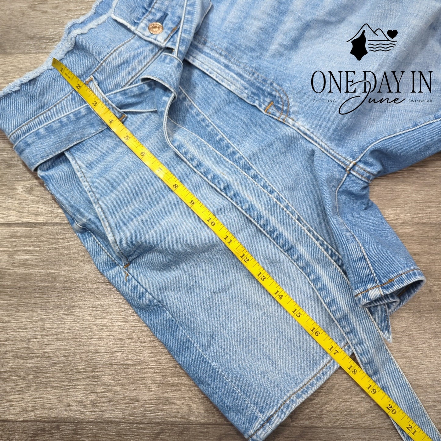 7 For All Mankind High Waist Belted Denim Shorts Size 29 (8)