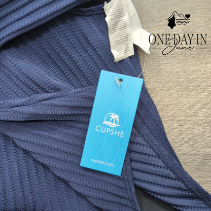 Cupshe V Front Textured One Piece Swimsuit Size M